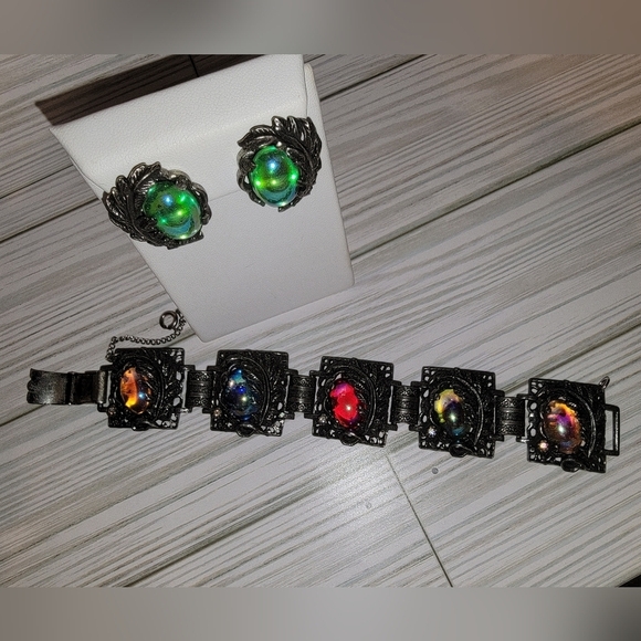 K9 Vintage Clip-on Earrings & Bracelet Set - Picture 2 of 3